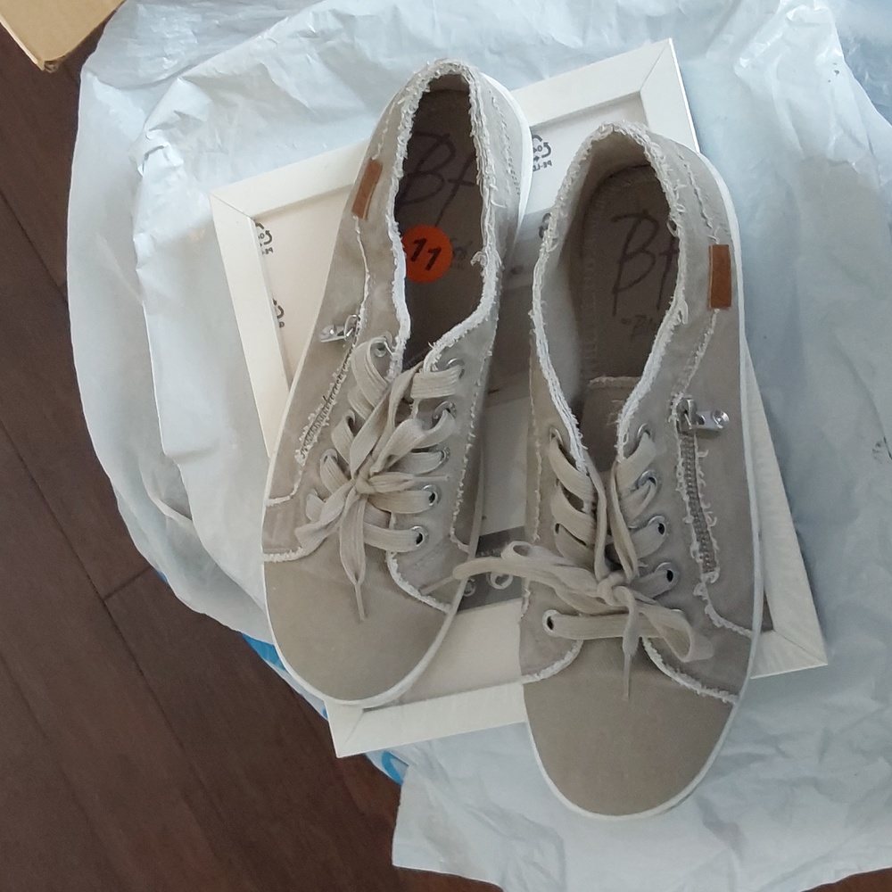 Size 11 women shoes
